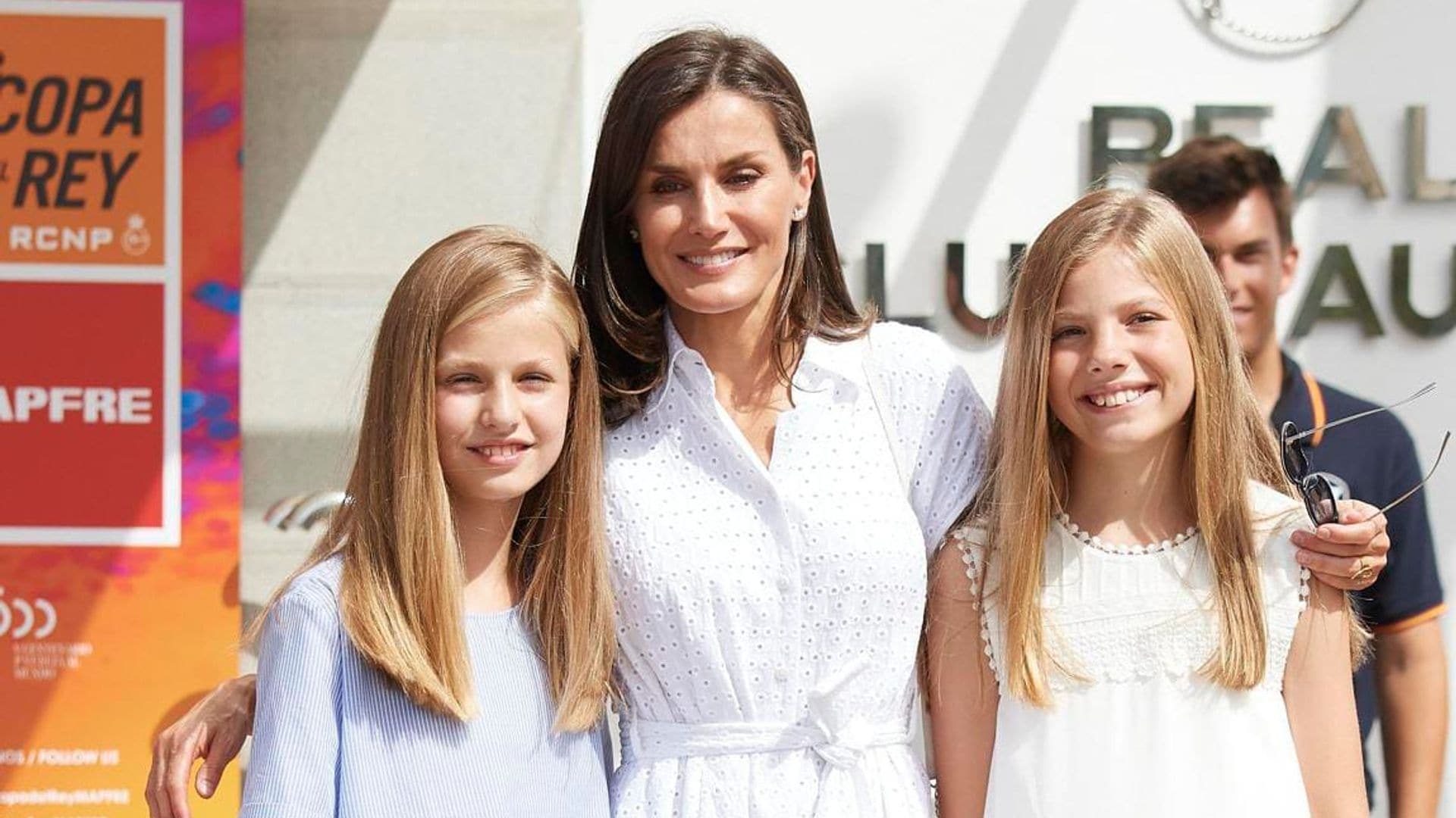 Queen Letizia and her daughters enjoy a night out on the town