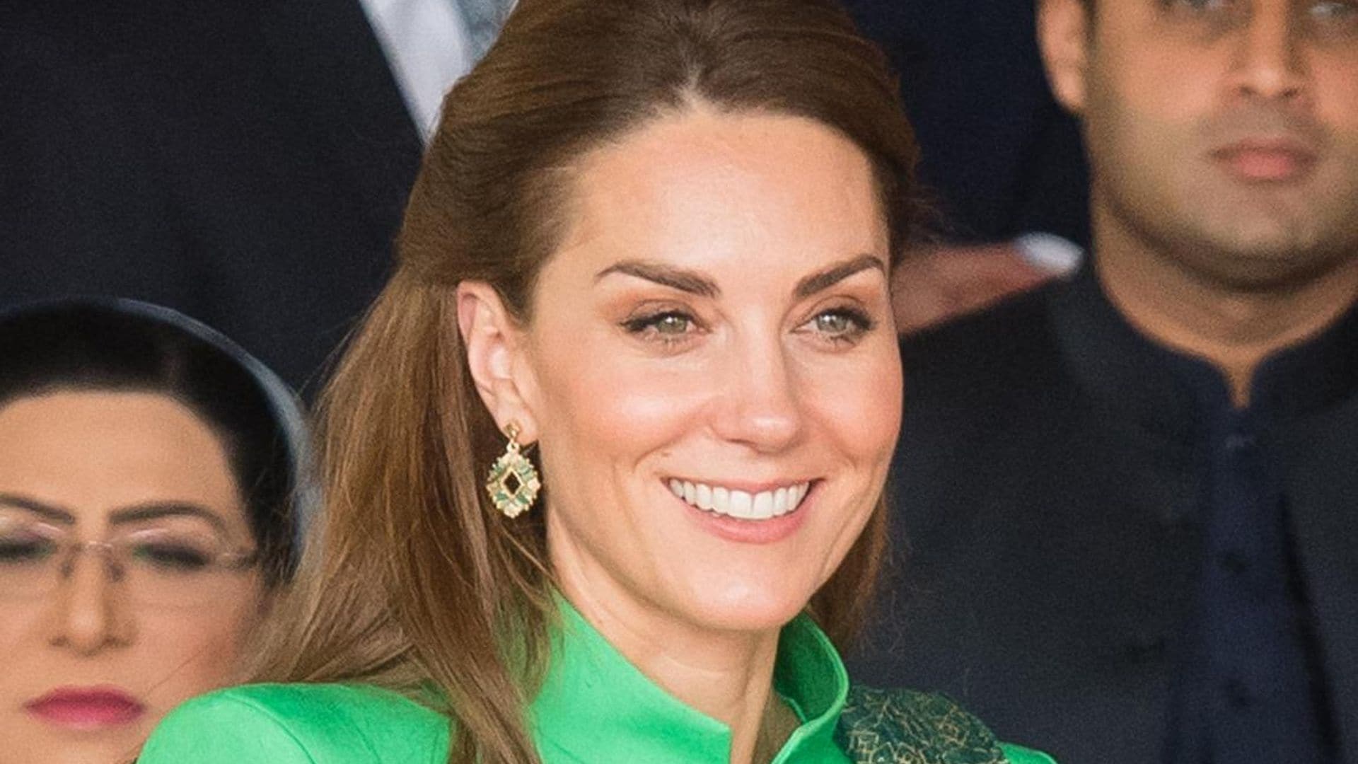 Kate Middleton shows off fancy new hairdo in Pakistan