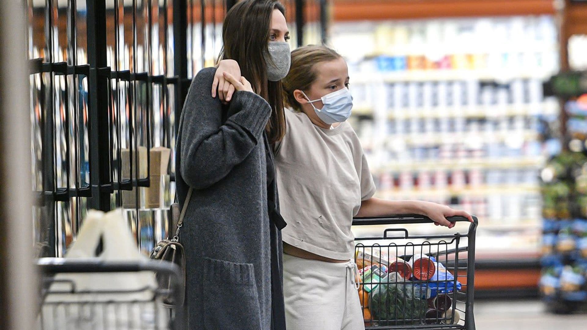 Angelina Jolie makes a last minute grocery run with daughter Vivienne