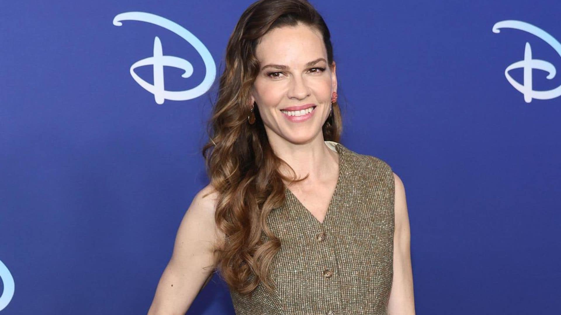 Hilary Swank reveals pregnancy! The actress is expecting twins