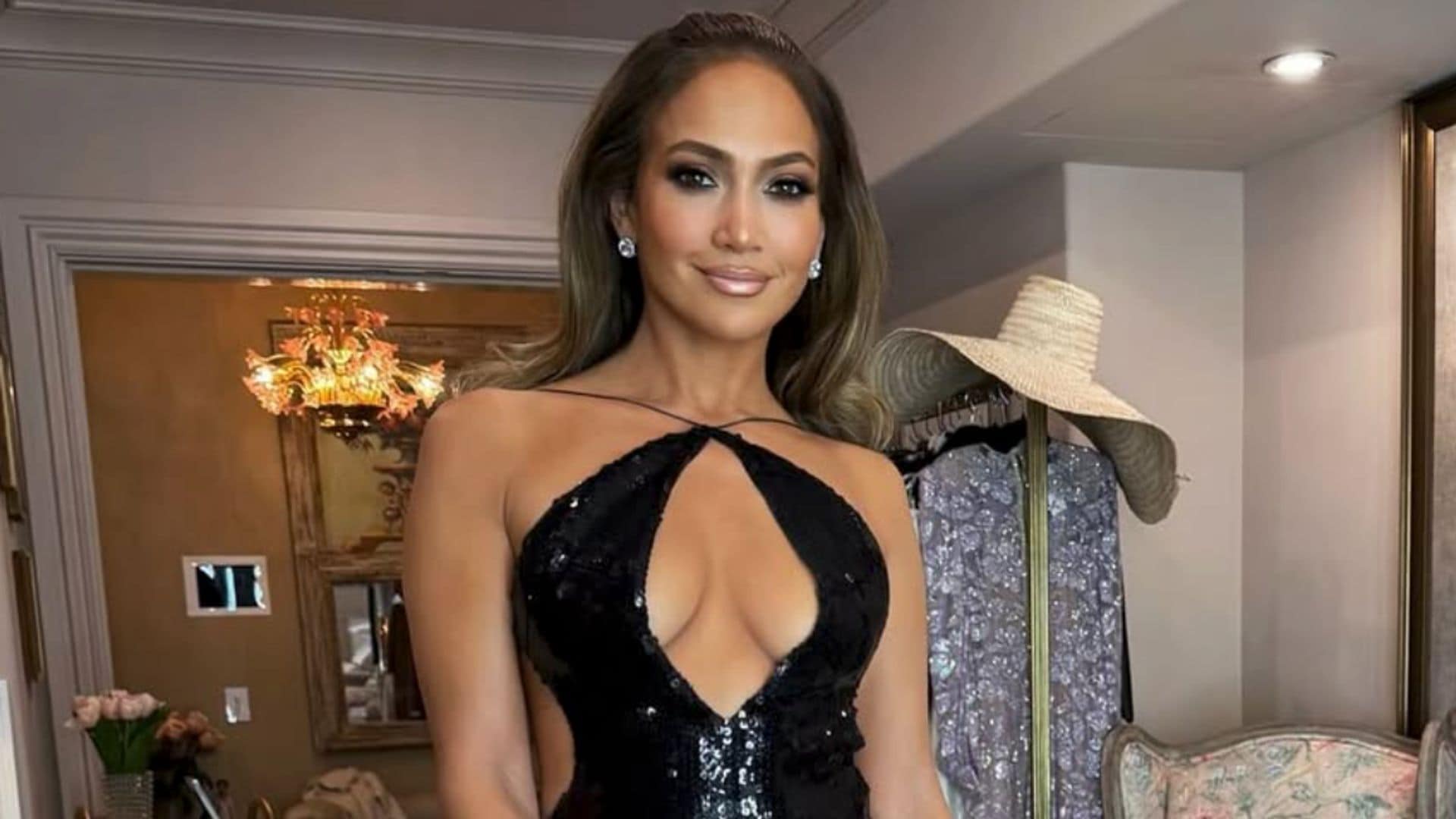 Jennifer Lopez shows off her figure in stunning backless gown: Shares inspiring Christmas message