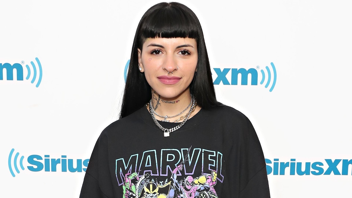 https://www.hola.com/us/horizon/landscape/b3802fc422fb-new-york-ny-recording-artist-cazzu-visits-the-siriusxm-studios-on-july-26-2019-i.jpg?im=Resize=(1200)