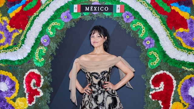  Jenna Ortega poses during the photocall for the movie 'Beetlejuice Beetlejuice' at Four Seasons Hotel on August 13, 2024, in Mexico City, Mexico. (Photo by Jaime Nogales/Medios y Media/Getty Images)