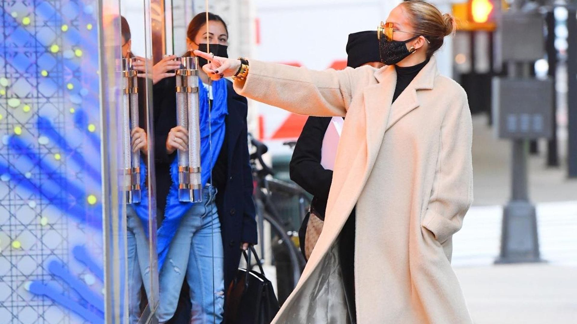 Jennifer Lopez looked chic and stylish while shopping at a Dior store