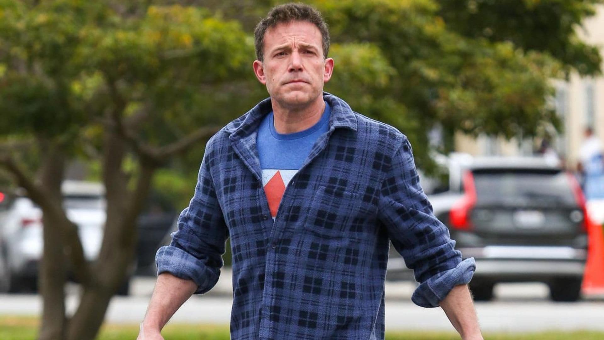 Ben Affleck attends his daughter’s high school graduation alone