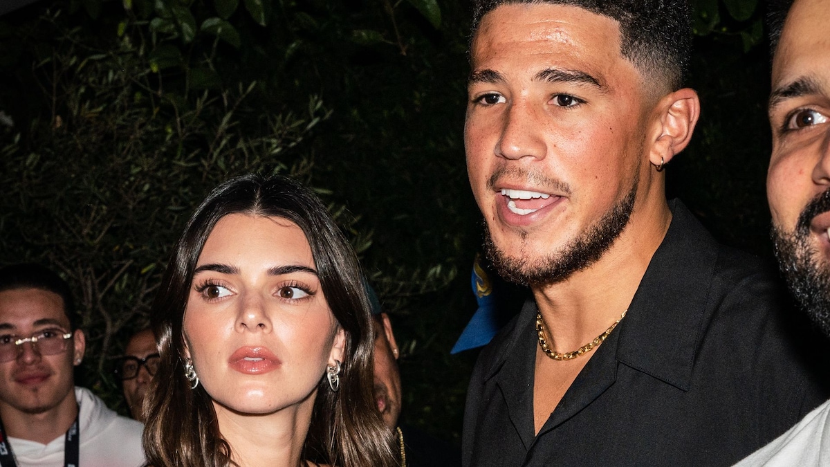 https://www.hola.com/us/horizon/landscape/b68c51d671f2-los-angeles-california-kendall-jenner-and-devin-booker-attend-the-nba-2k-launch-.jpg?im=Resize=(1200)