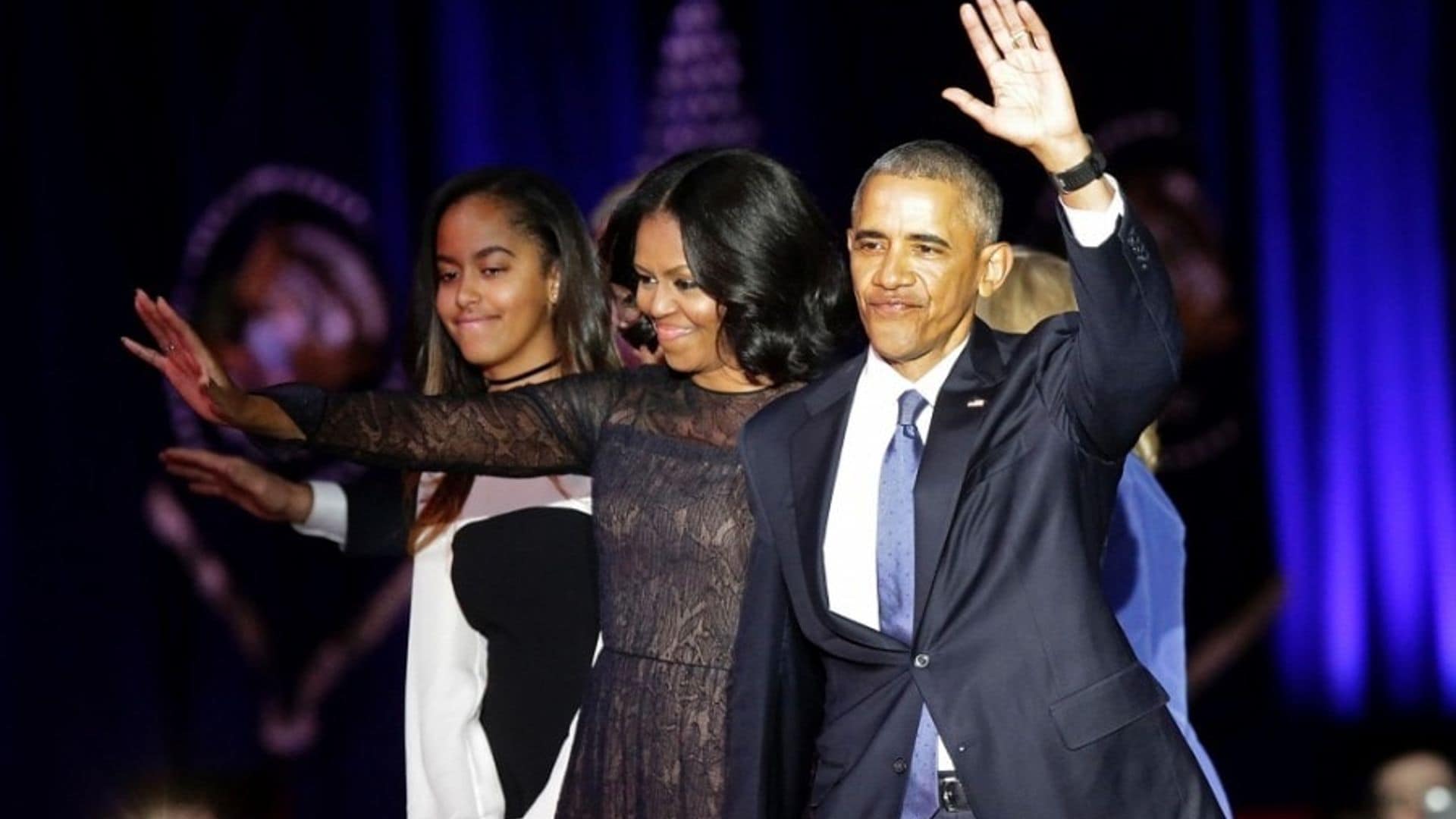 Barack, Michelle and Malia greeted supporters after the former president delivered his farewell address in Chicago on January 10.
Photo: JOSHUA LOTT/AFP/Getty Images