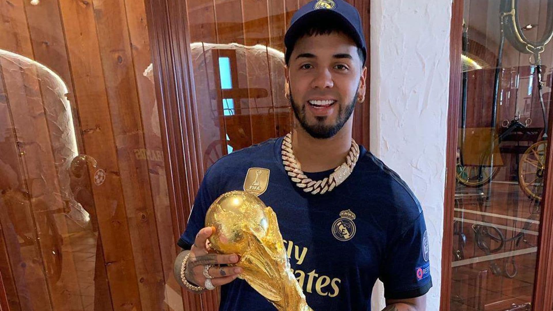 Is that you Anuel AA? The Puerto Rican looks unrecognizable in new images without a cap