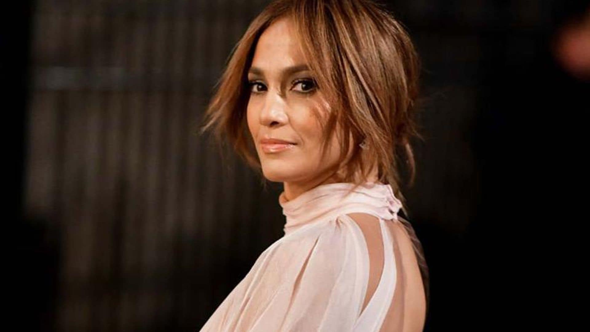 Jennifer Lopez shows off stunning new hairstyle and her fans go wild