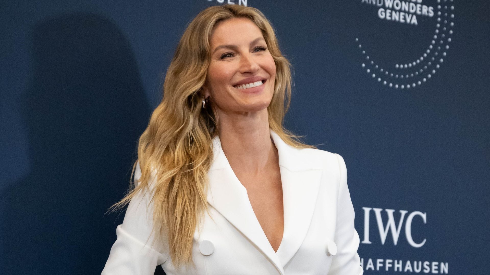 Gisele Bündchen is all smiles aboard new $1.2M yacht with Joaquim Valente: Their romantic moment