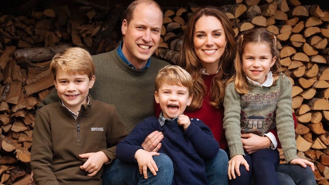 Kate Middleton and Prince William officially release Christmas card