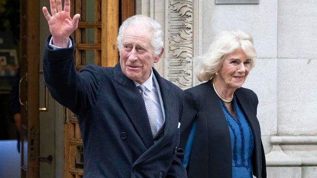 King Charles leaves the hospital with Queen by his side