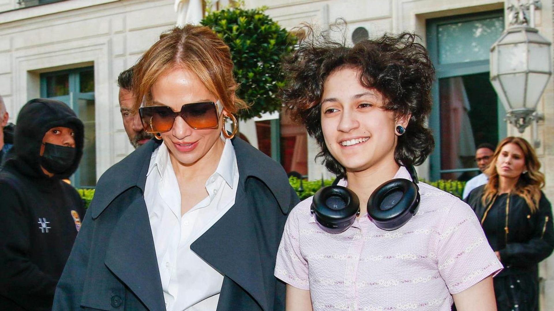 Jennifer Lopez and daughter Emme enjoy a cultural adventure at the Louvre in Paris