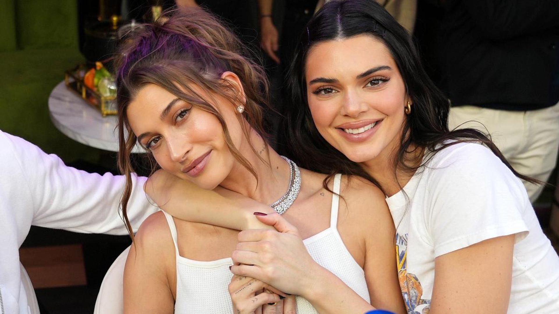 Kendall Jenner proves her hands are not photoshopped with the help of Hailey Bieber