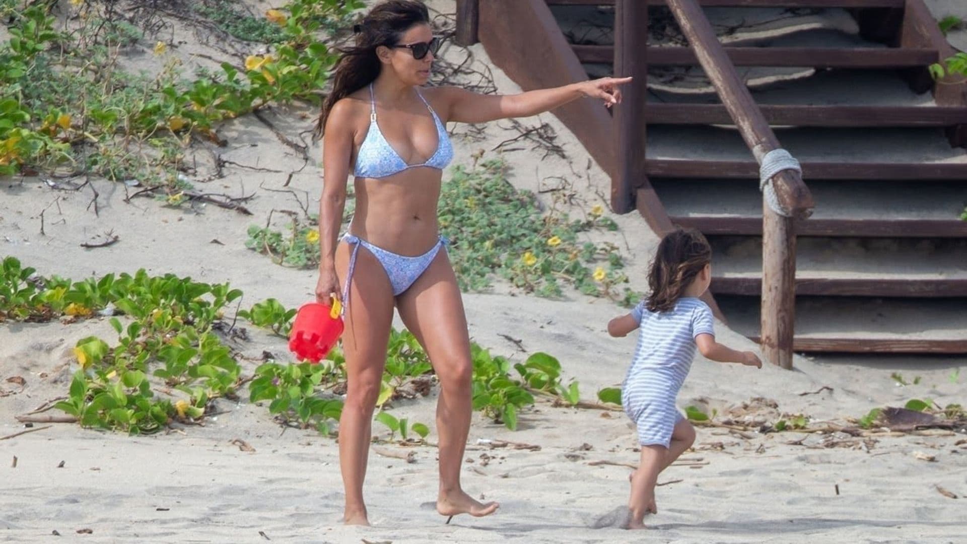 Eva Longoria is making us miss the summer in her latest beach photos