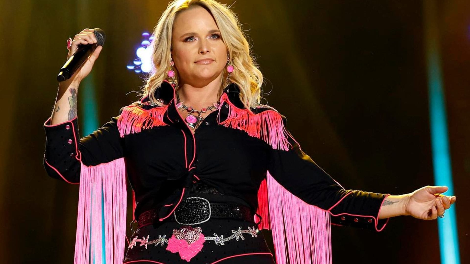 Miranda Lambert sparks debate after embarrassing fans who were taking ‘selfies’ at her show