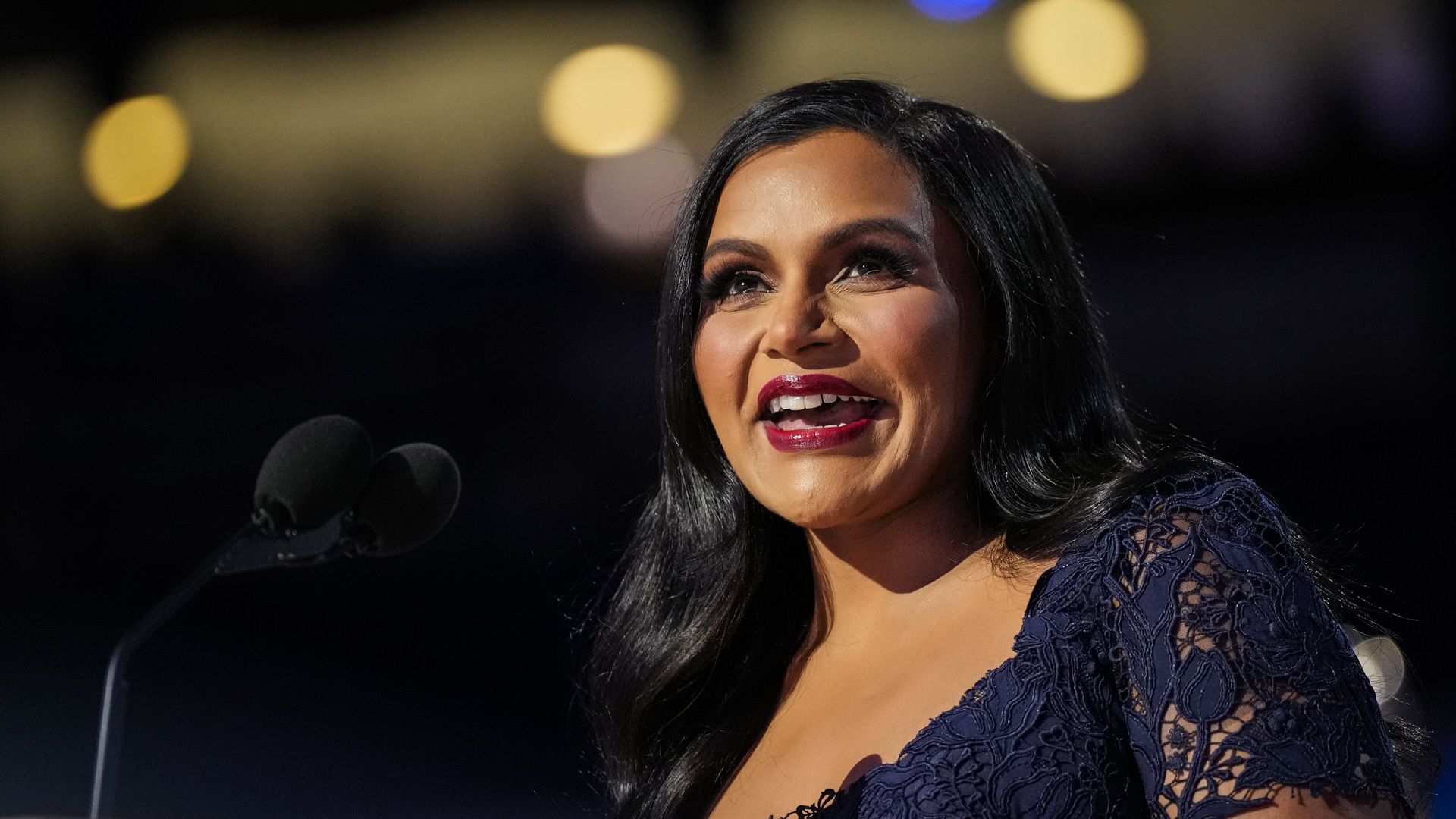 Mindy Kaling sends a shout-out to Ben Affleck at the DNC; 'Hang in there!'