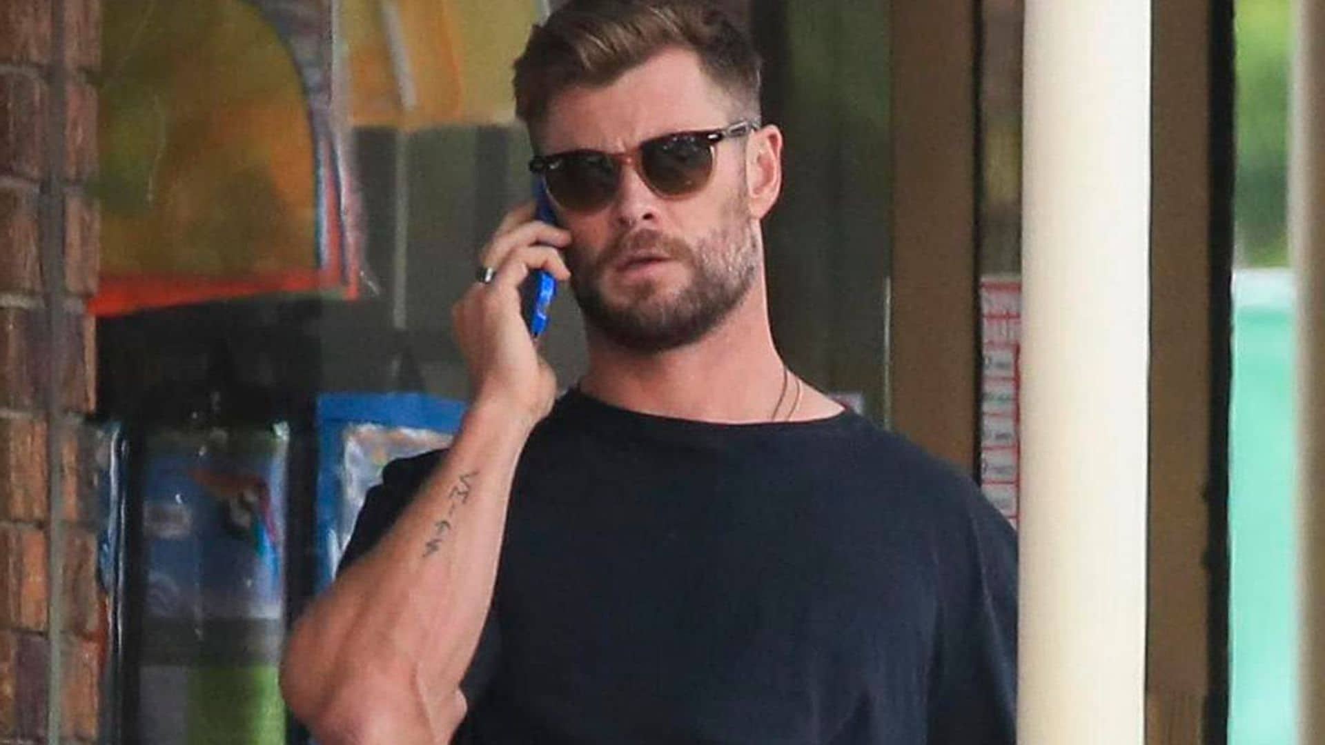 Chris Hemsworth photographed barefoot in Australia