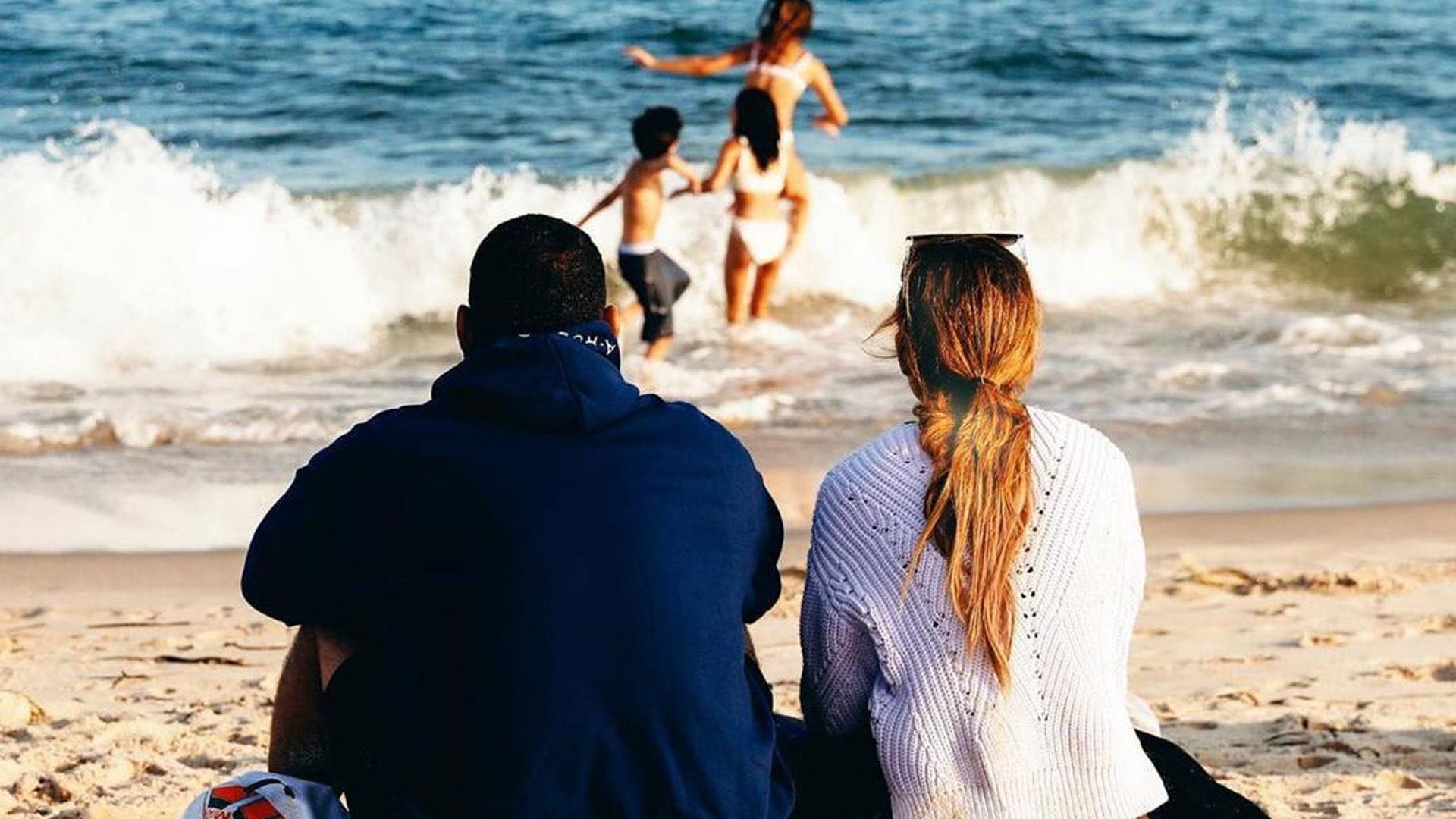 JLo’s daughter Emme is her mini me on birthday beach trip