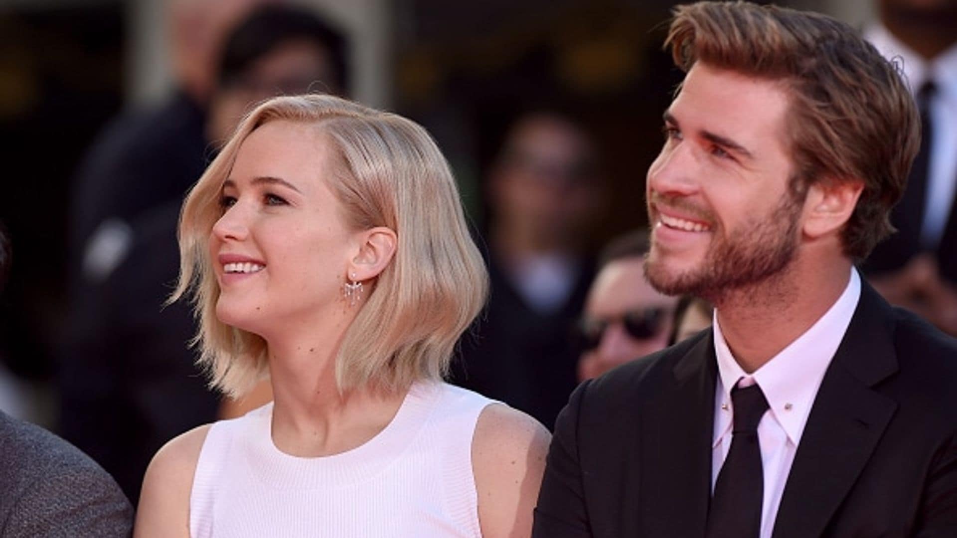 Liam Hemsworth: Jennifer Lawrence is 'terrible at walking'