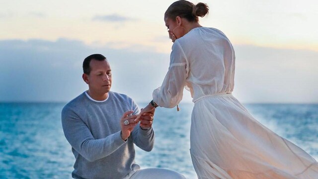 Alex Rodriguez gets down on his knee to ask the big question to Jennifer Lopez