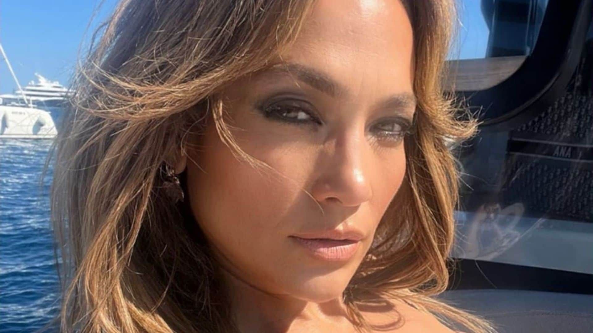 Jennifer Lopez debuts blonde highlights and boho chic look for fall