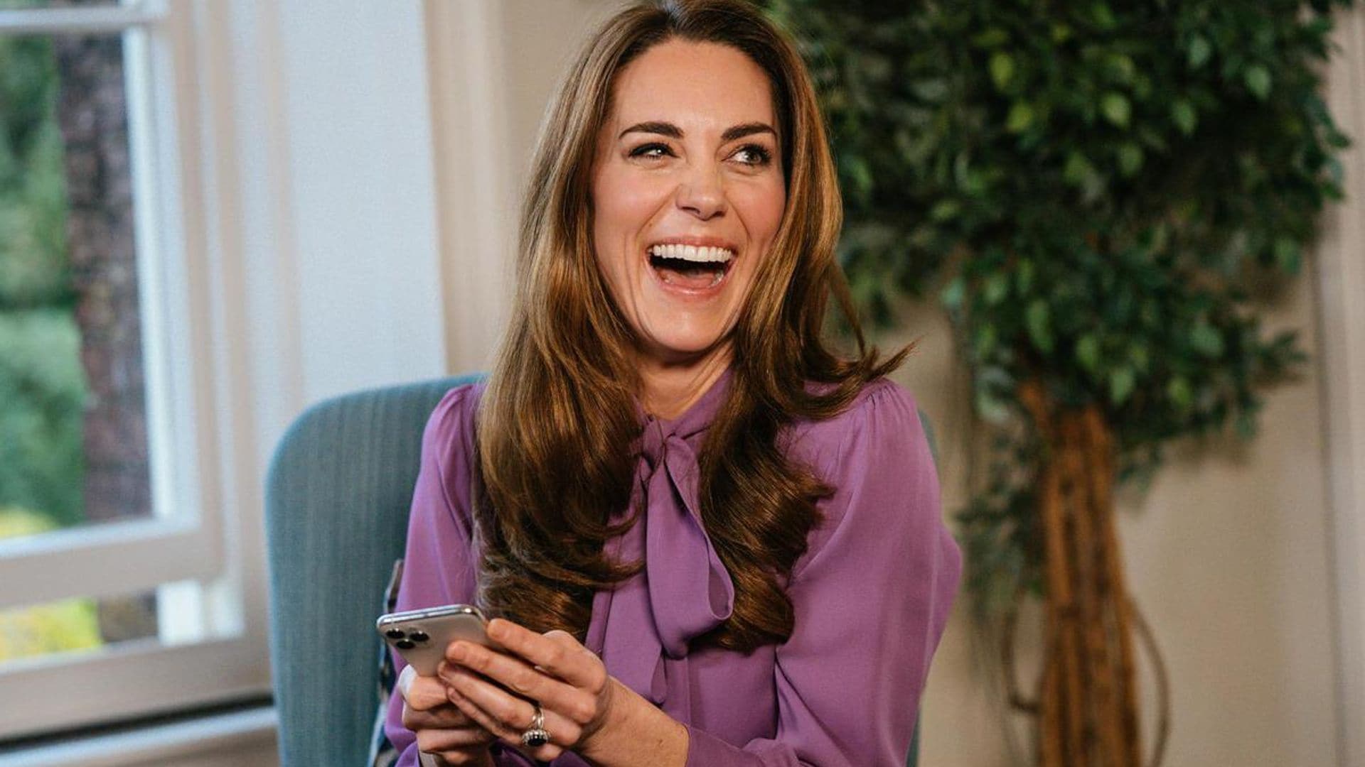 Kate Middleton LOLs during fan Q&A and more star photos