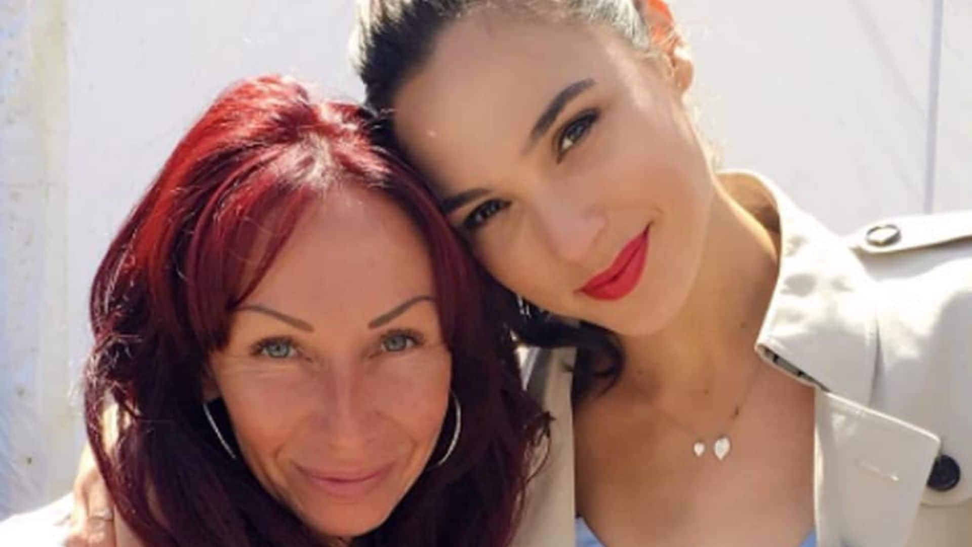 Gal Gadot's 'Wonder Woman' makeup is perfect for summer glam