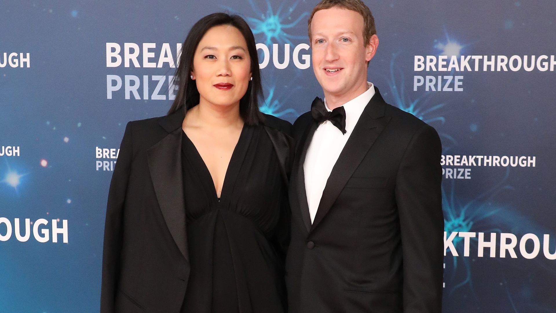 Mark Zuckerberg unveils impressive statue of his wife Priscilla Chan [PHOTOS]