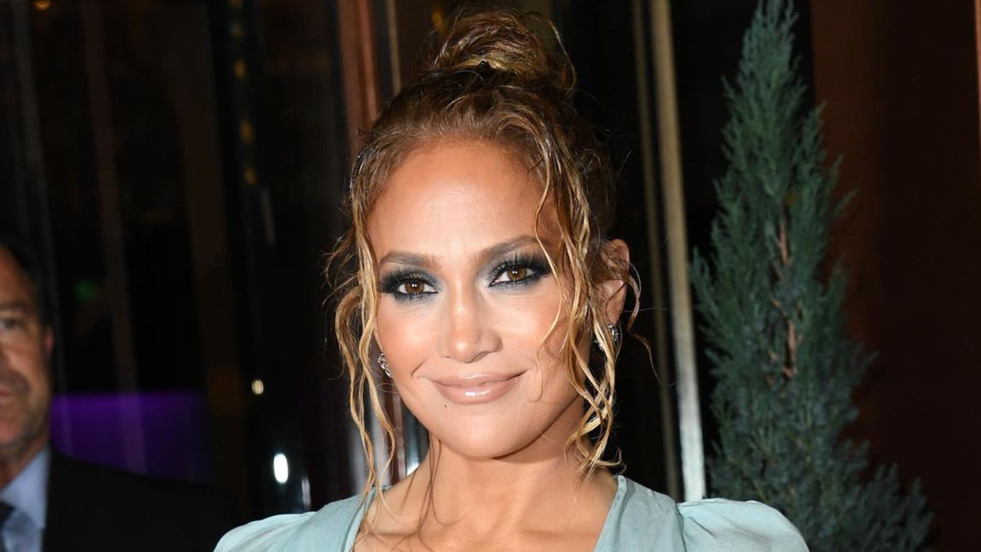 JLo wins critics award for 'Hustlers': See her incredible speech and all the details of her makeup and style