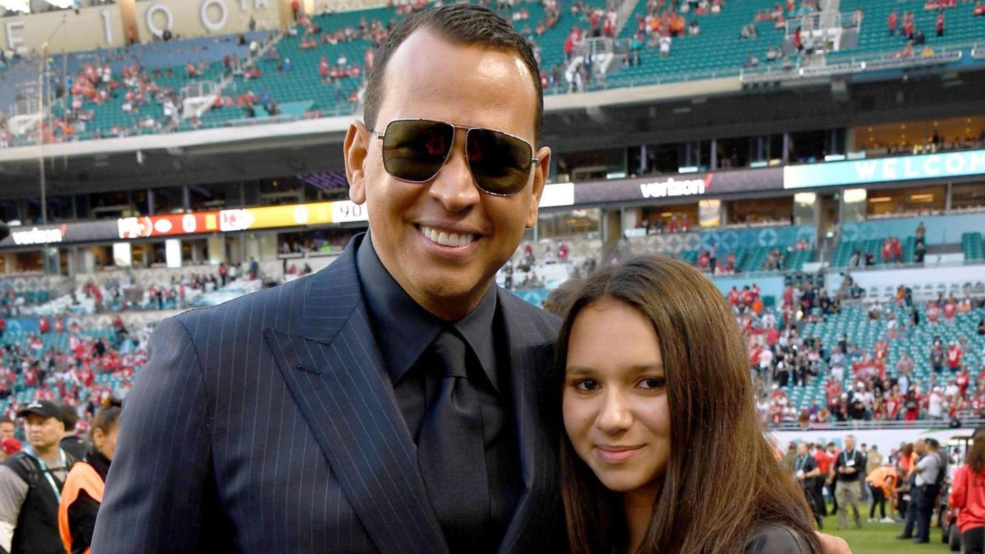 Alex Rodriguez’s daughter steals the show with a stunning National Anthem performance at WNBA game