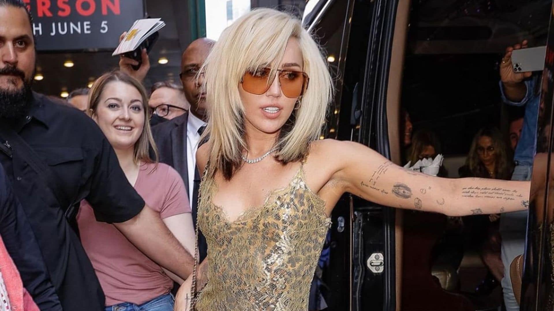 Miley Cyrus makes great entrance: Supports Pamela Anderson on Broadway