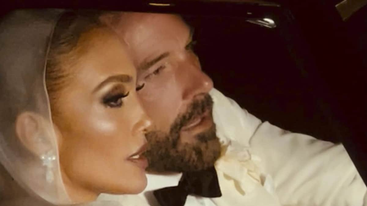 Jennifer Lopez shows framed wedding…