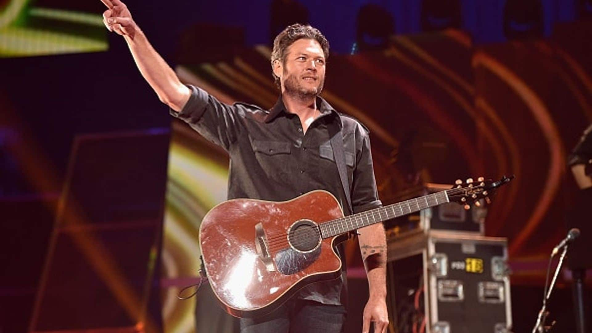 Blake Shelton announces tour, denies 'crazy' reports about his life on Twitter