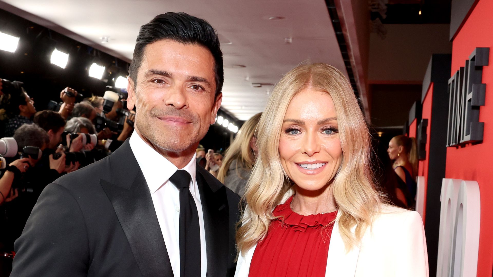 Kelly Ripa and Mark Consuelos share the cutest facts while showing off their home