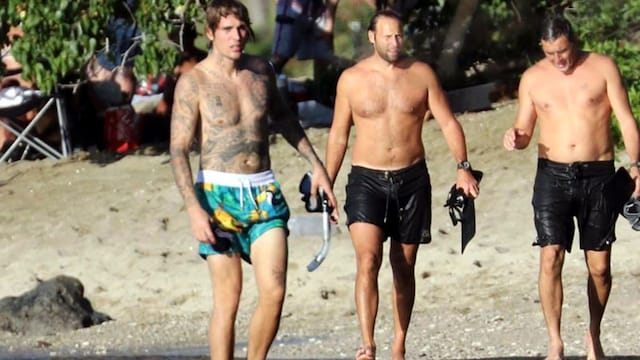 Justin Bieber shows off growing tattoo collection while snorkeling in Hawaii