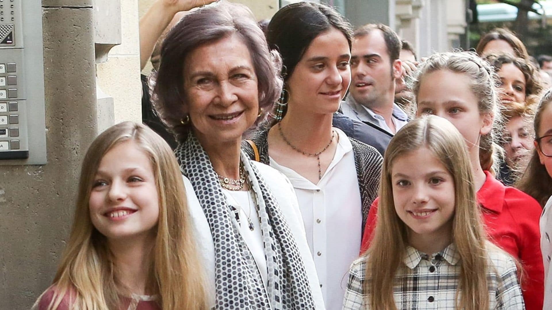 Watch Queen Sofia's granddaughter dance to reggaeton at a music festival