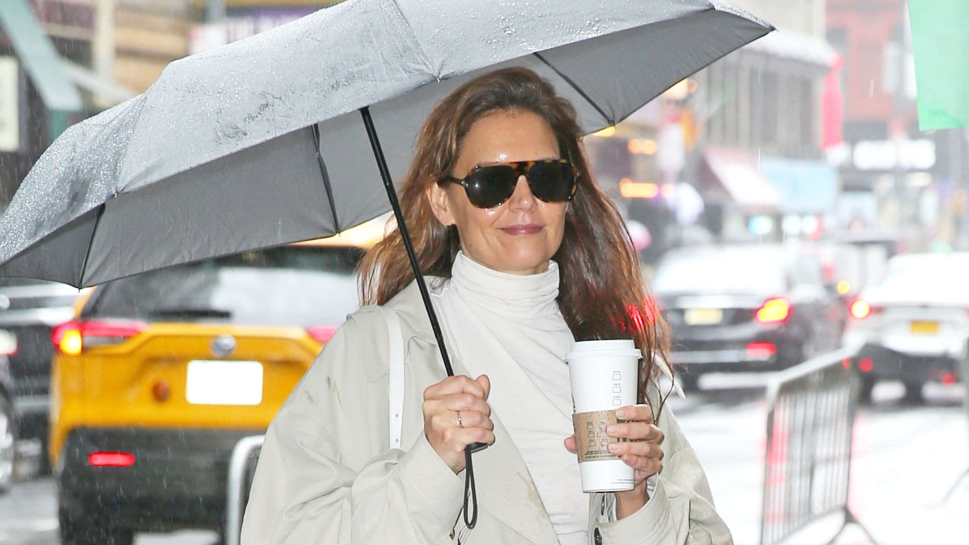 Katie Holmes goes to her Broadway show in a stylish monochrome look