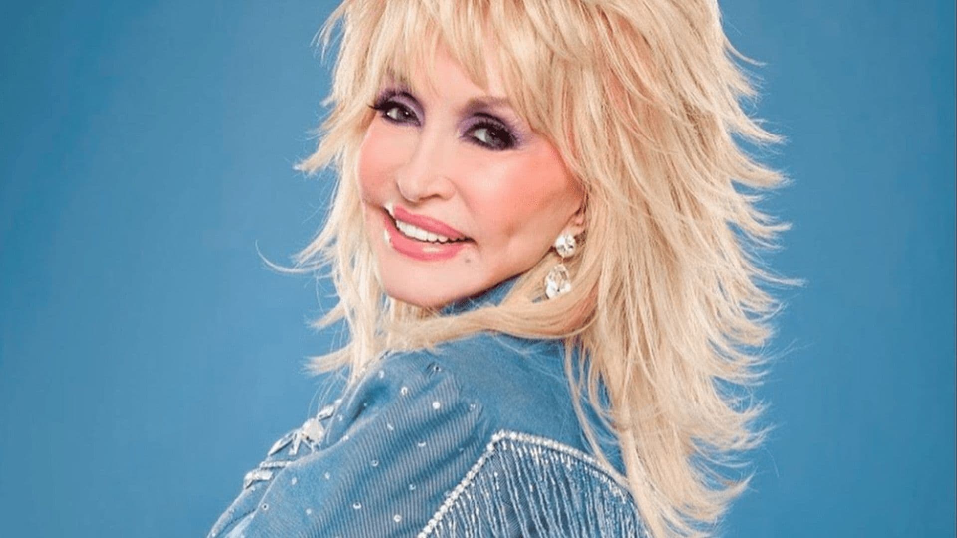 Dolly Parton receives COVID-19 vaccine in the most fashionable outfit