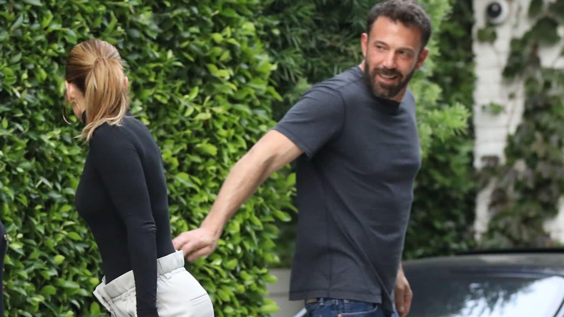 Jennifer Lopez and Ben Affleck passionately kiss goodbye outside of his mansion