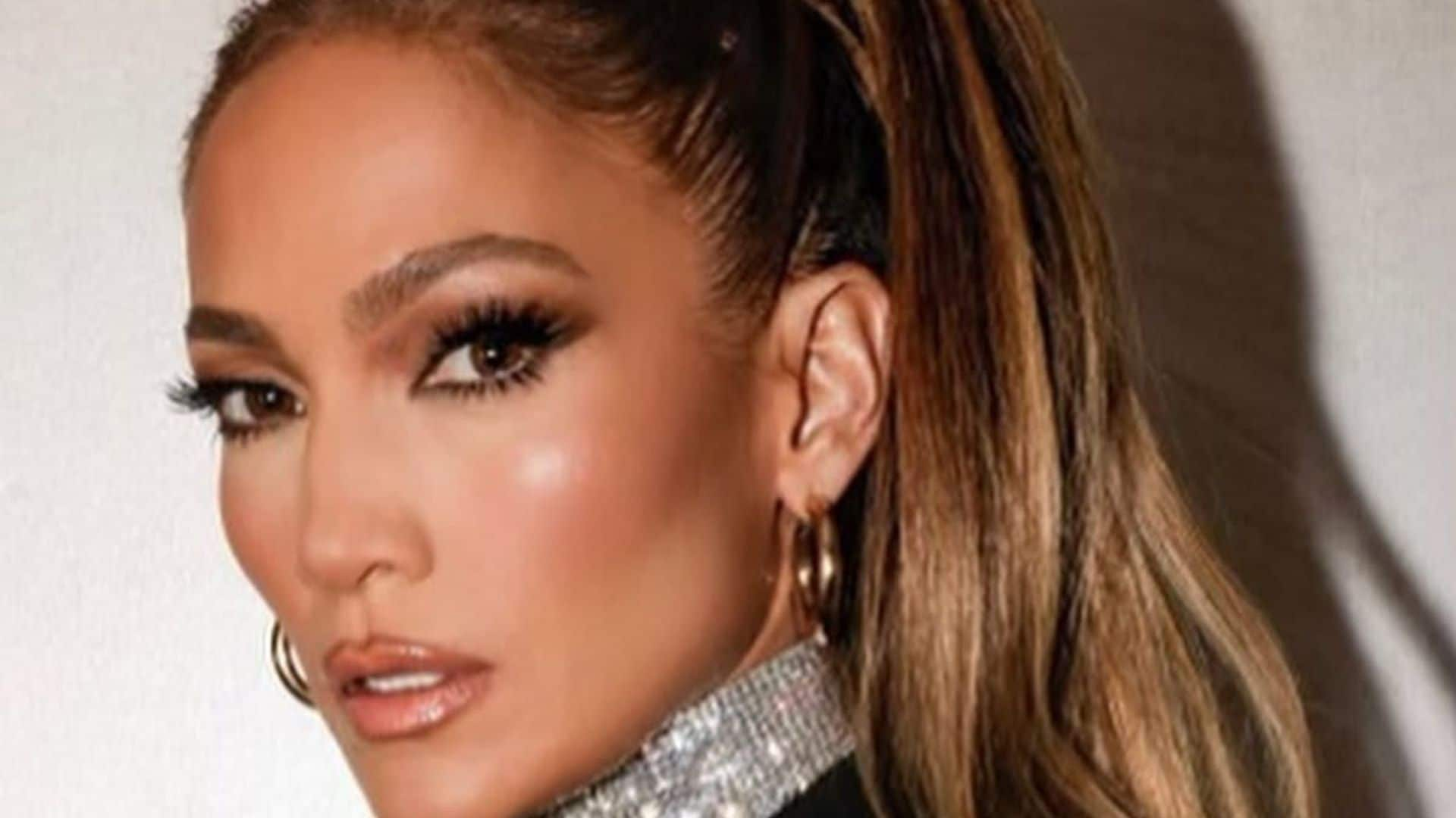 Jennifer Lopez shows off her abs ahead of Rock & Roll Hall of Fame performance