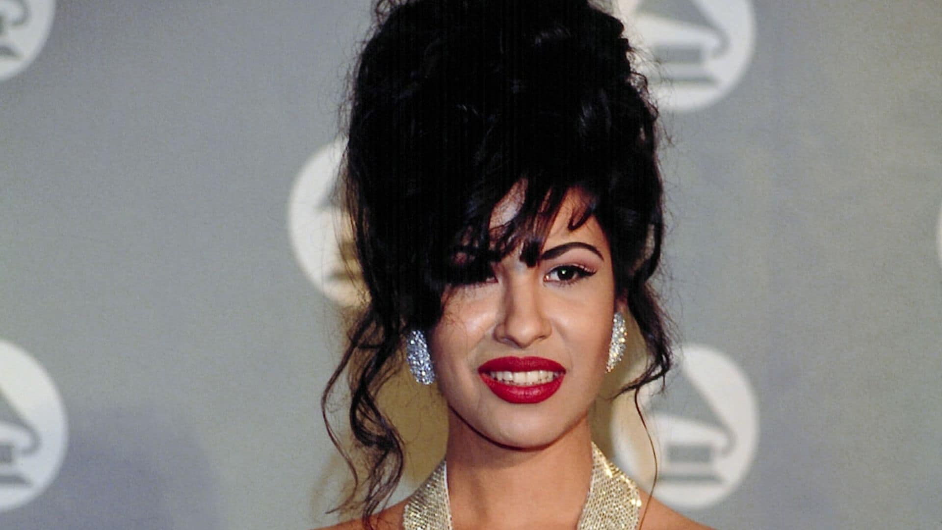 Stop what you're doing - a Selena Quintanilla-inspired makeup line is arriving!