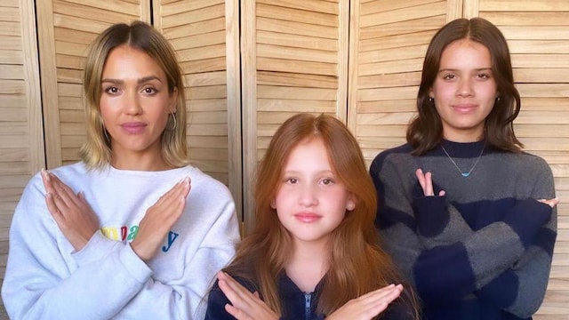 Jessica Alba and her daughters