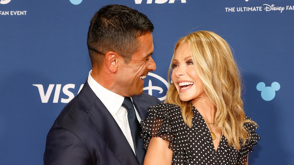 Kelly Ripa and Mark Consuelos' daughter Lola joins her for a very special honor