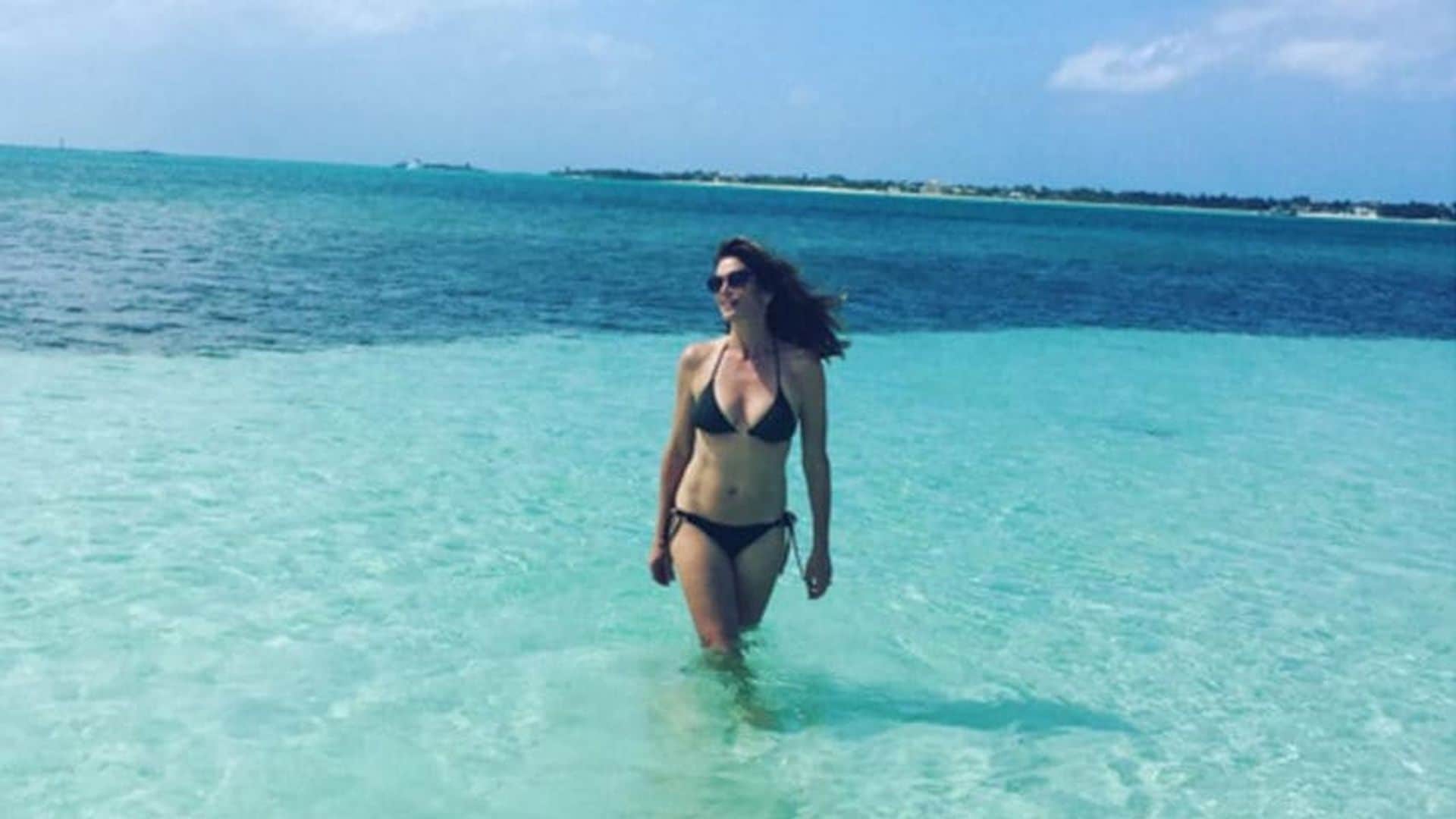 Cindy Crawford looks amazing in a bikini at 50 in new vacation photo