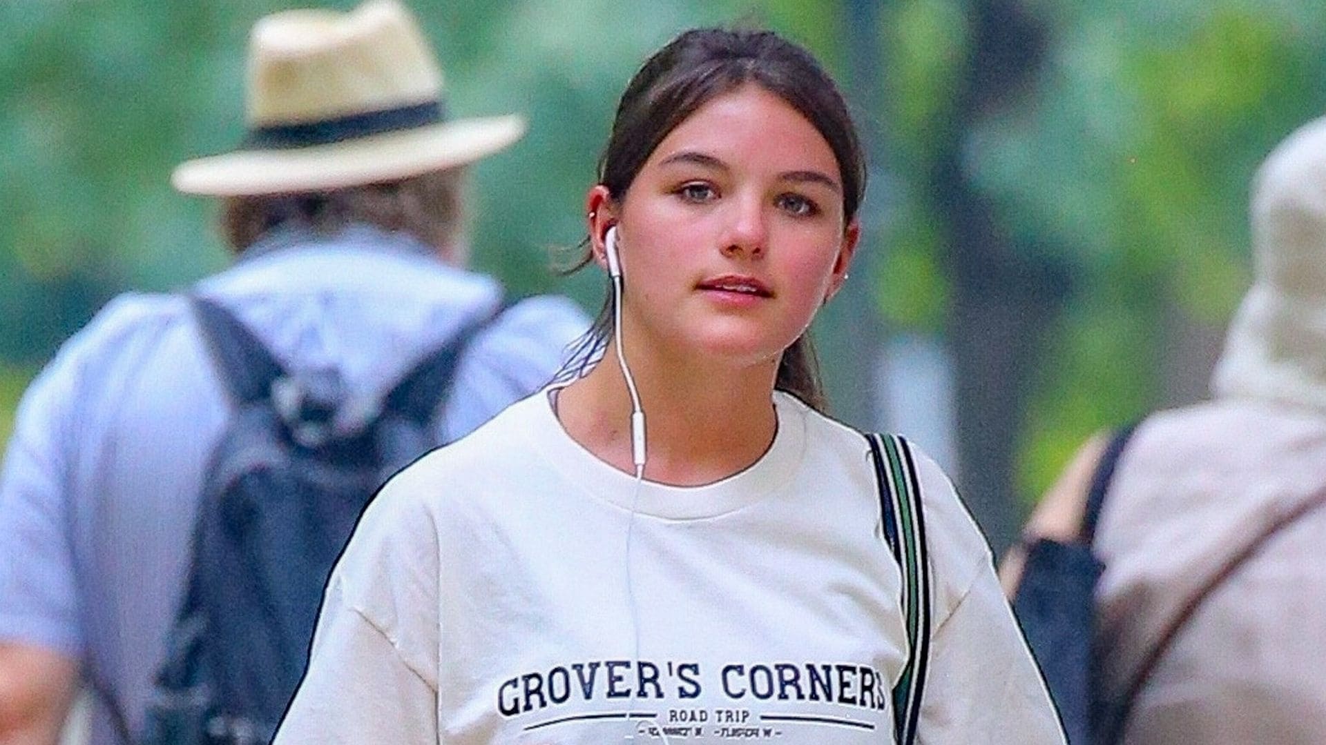 Suri Cruise enjoys of her last walks in NYC before heading to college