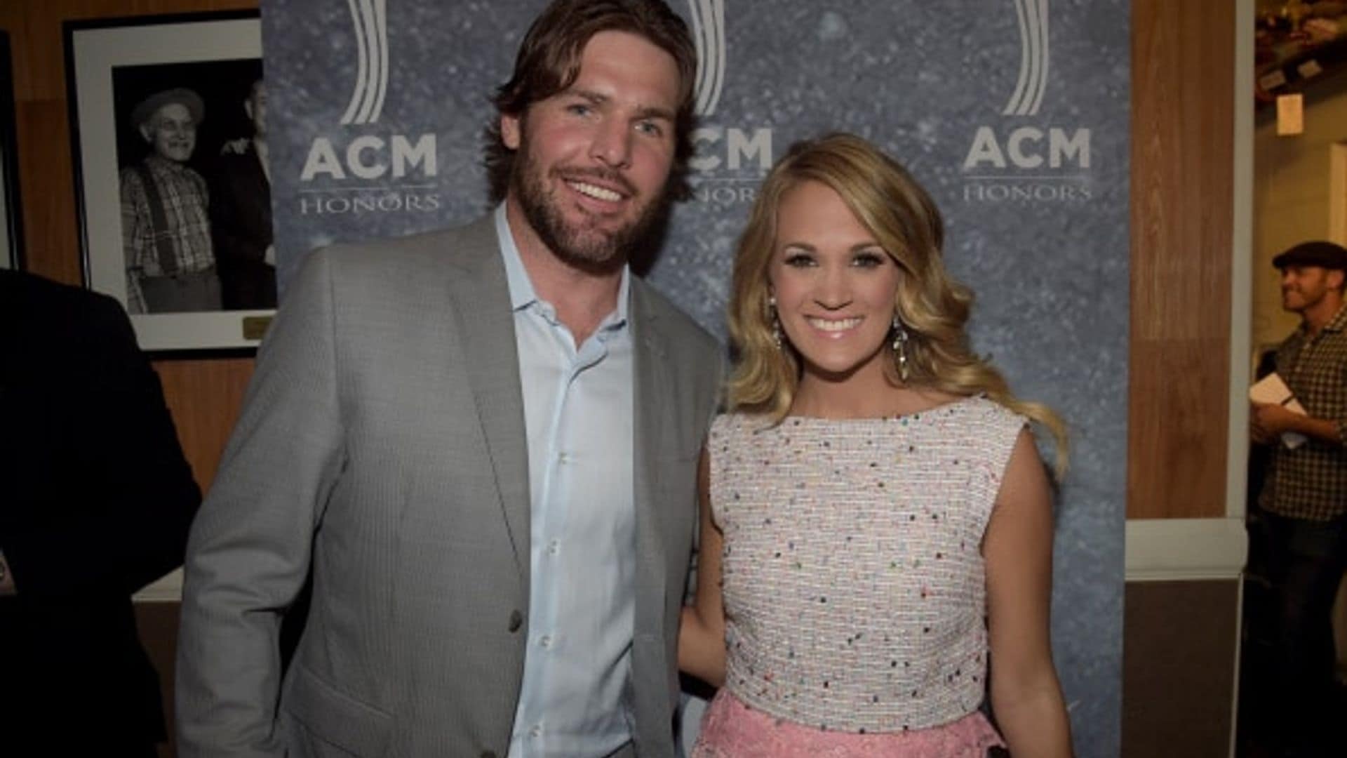 Carrie Underwood secretly captures Mike Fisher singing to Garth Brooks