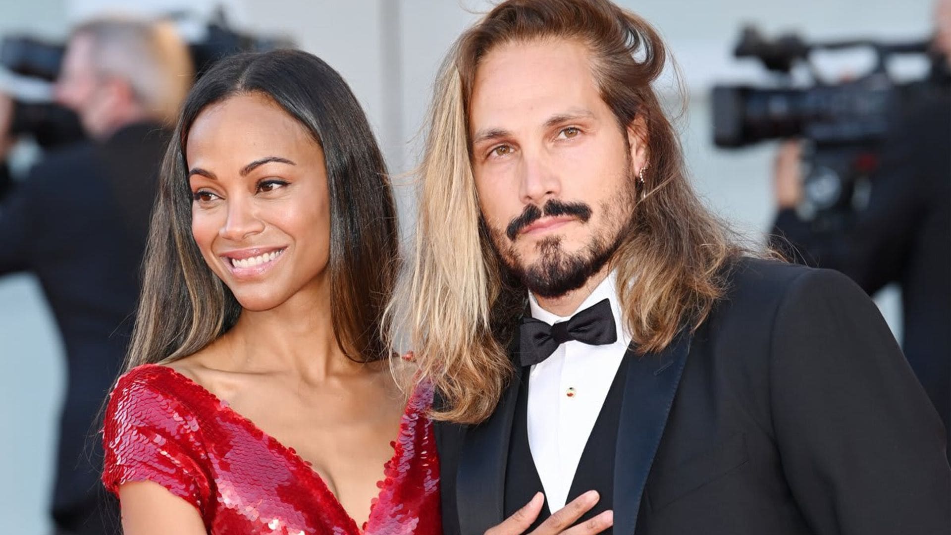 Zoe Saldana kisses her husband on the Venice Film Festival red carpet