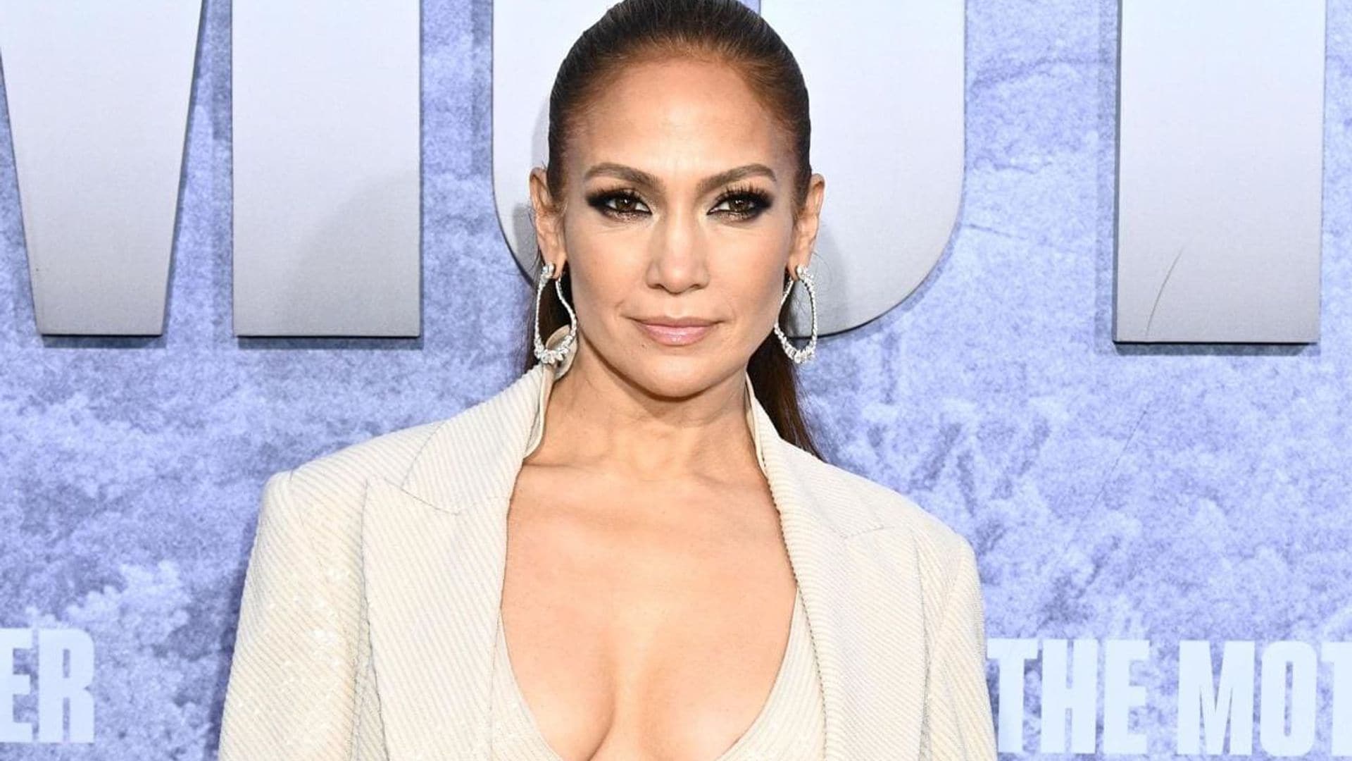 Jennifer Lopez joins the 90s supermodel manicure trend: See pics