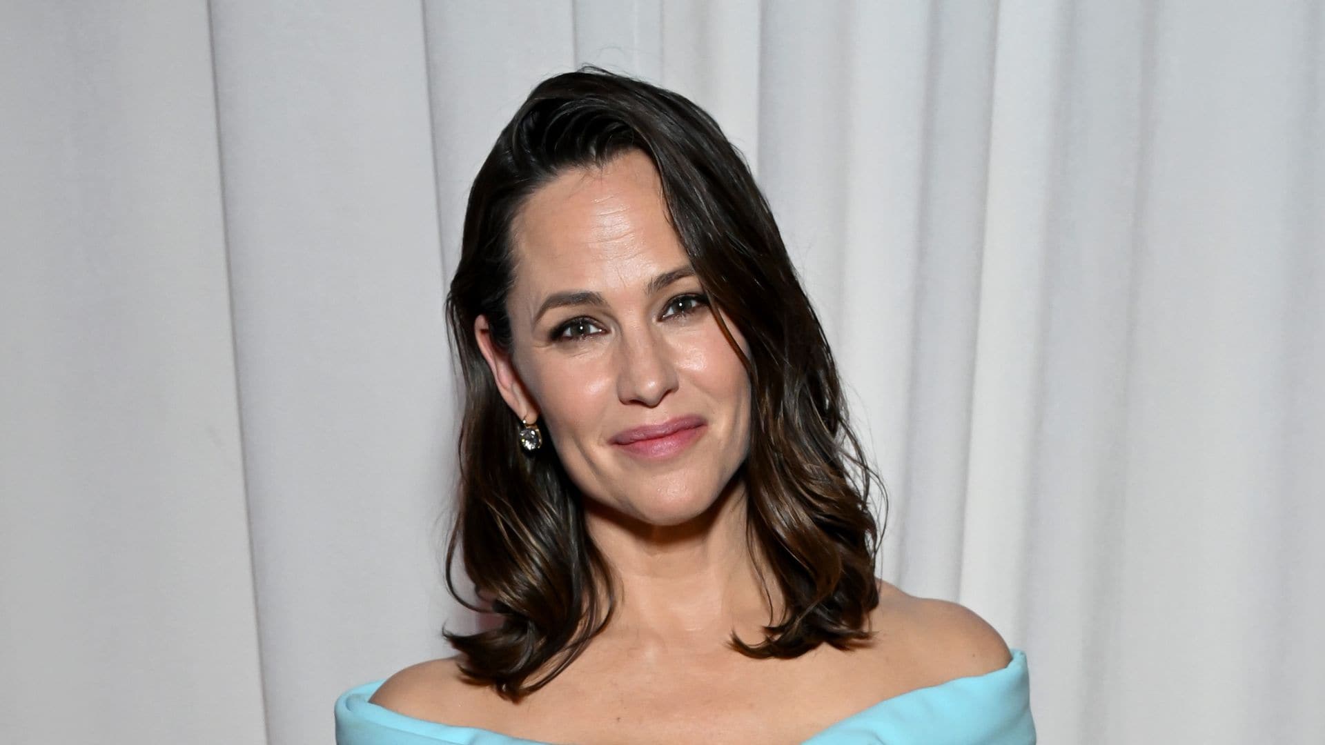 Jennifer Garner graciously helps a homeless man amid L.A wildfires